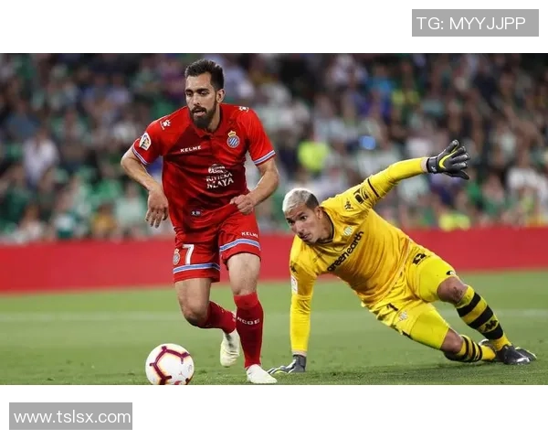 西甲激战：拜仁狂胜马竞五球大捷引发全场热烈反响