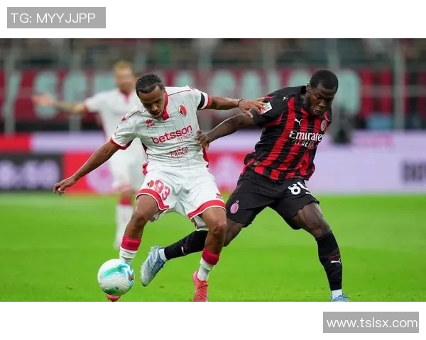 友谊赛精彩对决AC米兰与尤文图斯战成平局引发争议判罚热议