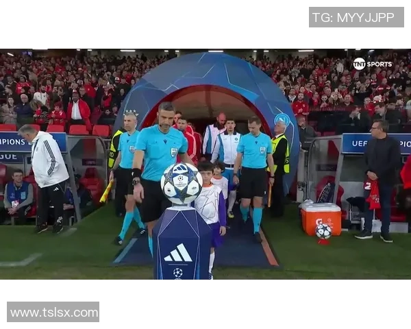 欧冠激战：那不勒斯与本菲卡战平补时进球引发全场狂欢