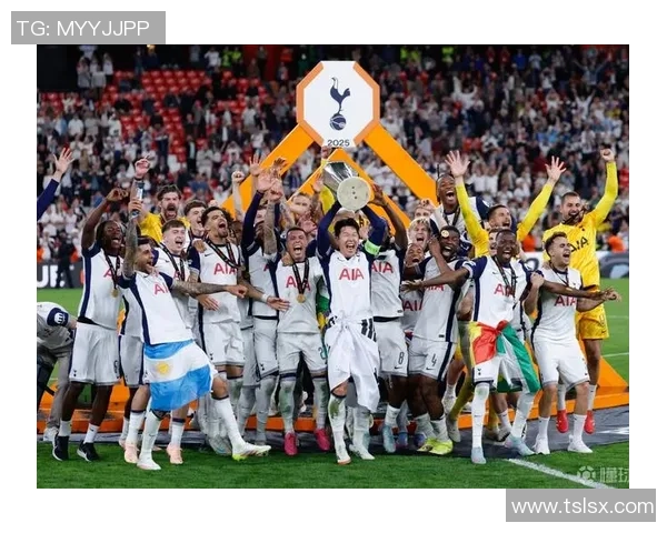 欧联杯波尔图与热刺鏖战至平局绝杀瞬间引发全场热烈反响分析