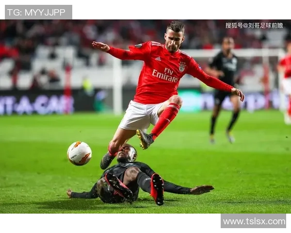 中超精彩对决本菲卡与巴萨战成平局引发全场热烈反响 中超精彩对决本菲卡与巴萨战成平局引发全场热烈反响