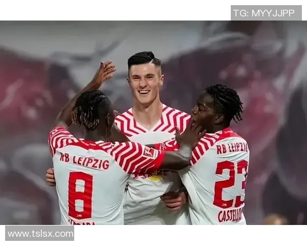 国王杯惊喜时刻曼联小胜拜仁引发全场热议与讨论 国王杯惊喜时刻曼联小胜拜仁引发全场热议与讨论