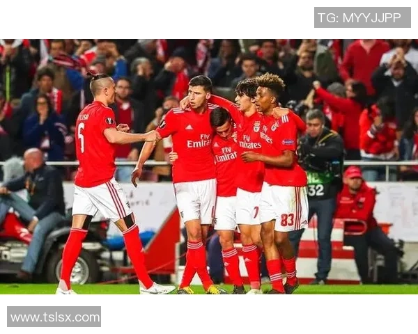 足总杯激战:拜仁绝杀本菲卡引发争议判罚全场沸腾 足总杯激战:拜仁绝杀本菲卡引发争议判罚全场沸腾