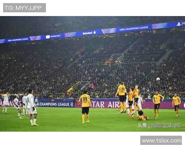 意甲激战：多特蒙德逆转那不勒斯帽子戏法引爆全场激情时刻回顾